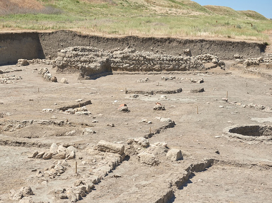 Археологи на Тамани исследуют руины дома средневекового шулера