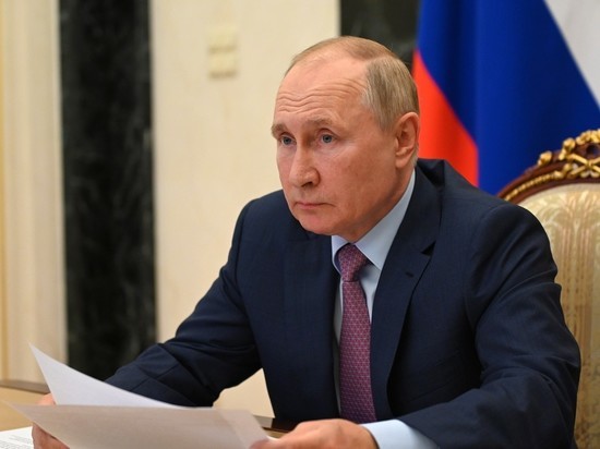 Путин высказался о принудительной вакцинации и "угрозах увольнением"