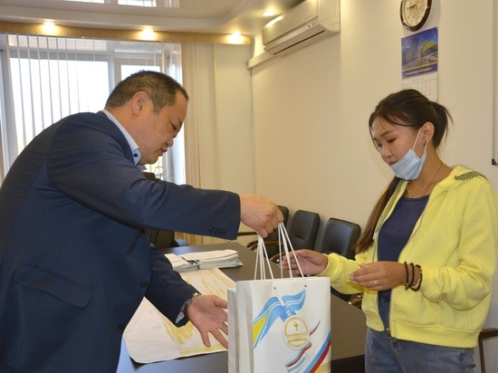Министр здравоохранения Тувы поддержал студентку медколледжа