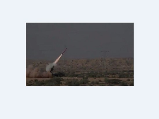 Пакистан провел испытания реактивной системы залпового огня "Фатх-1"