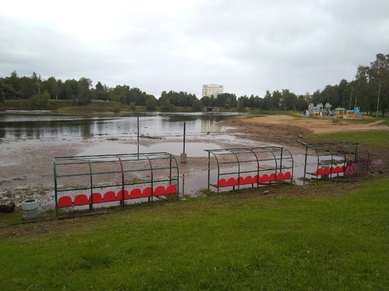 В затопленном парке "Ямка" в Петрозаводске стало меньше воды