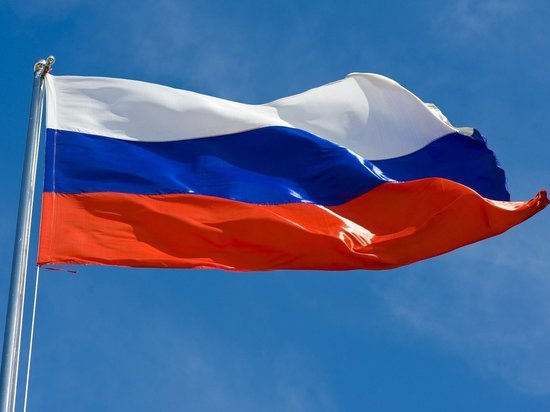 В российских школах введут ежедневную церемонию поднятия флага