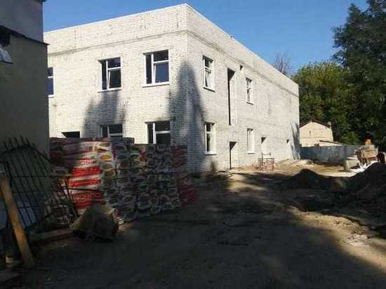 В Володарском районе Брянска построили коробку нового здания для ДШИ №3