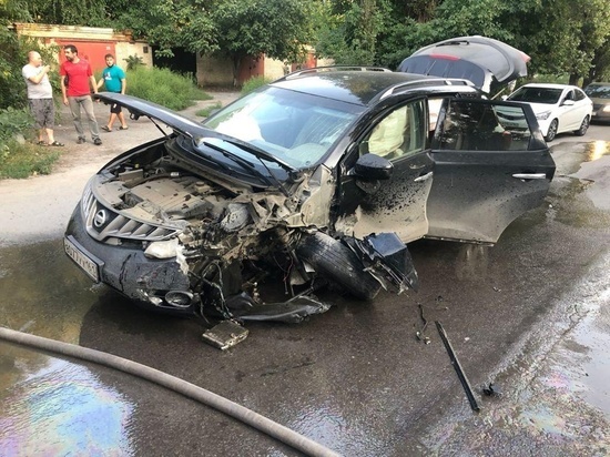 В Новочеркасске 27-летний водитель иномарки пострадал в лобовом ДТП