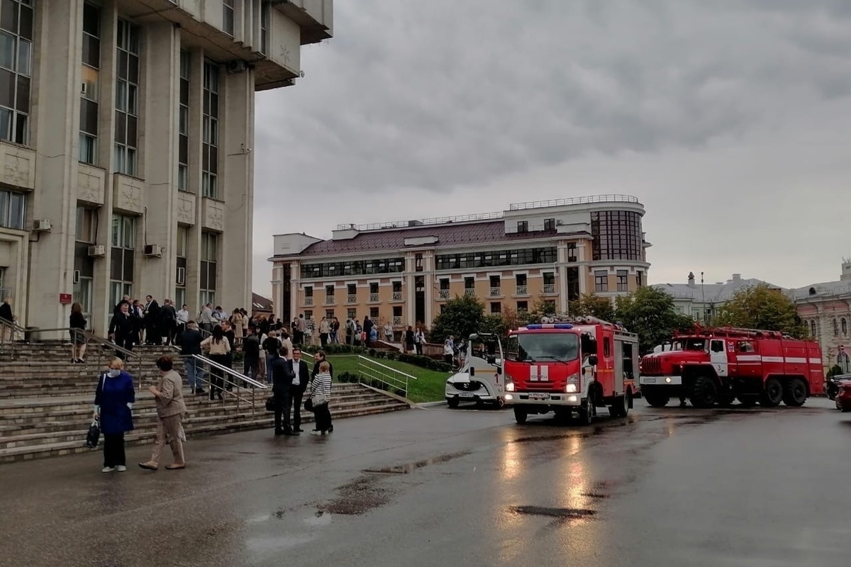 Сотрудников правительства Тульской области экстренно эвакуировали из здания  на площади Ленина - МК Тула