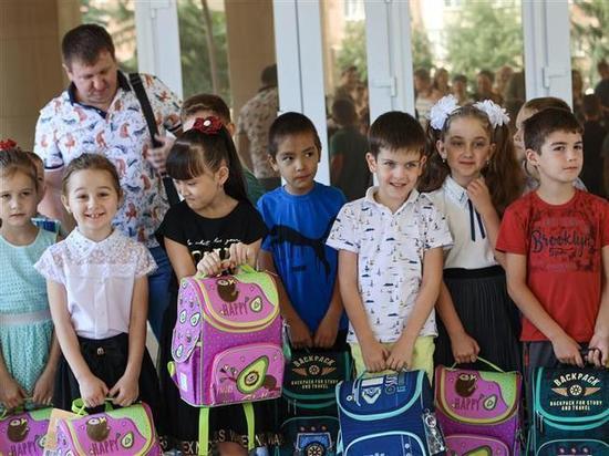 Росгвардейцы напутствовали детей в первый класс в Пятигорске