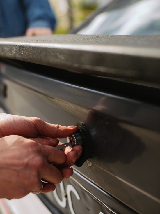 В Смоленской области вор вскрыл чужой гараж и вынес запчастей на 16 000 рублей