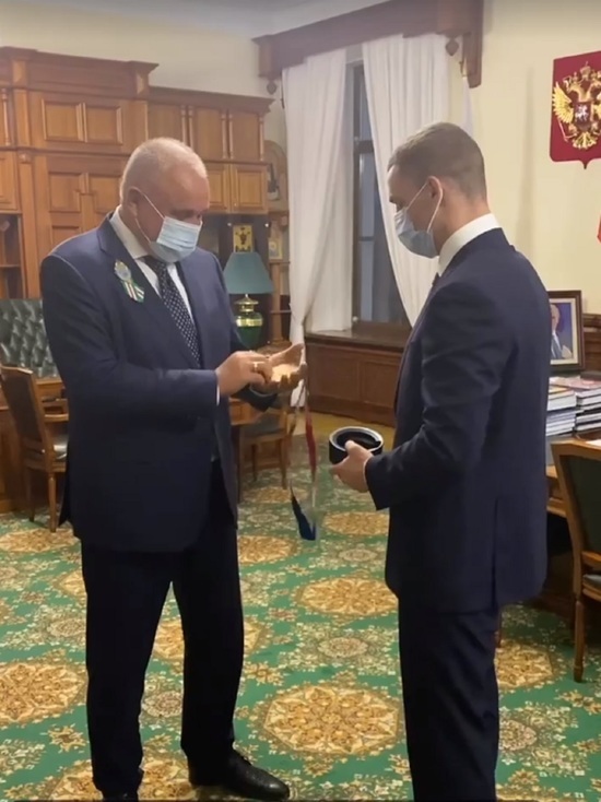 Губернатор Кузбасса встретился с призером Олимпиады-2020 Глебом Бакши