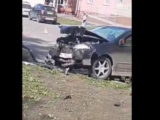 Рядом с кемеровской больницей столкнулись три автомобиля
