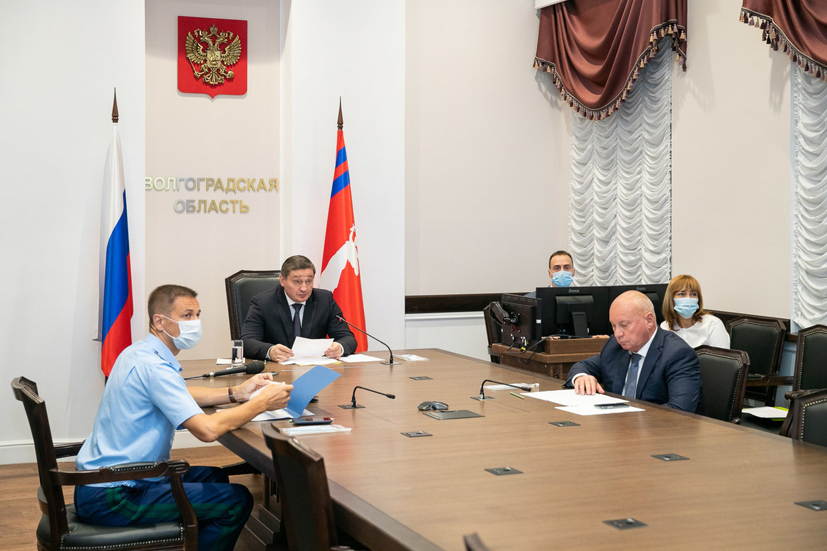 Роман Бочаров Волжский. Дом Бочарова в Волгограде. Аппарат губернатора Бочарова. Губернатор Волгоградской области в 2006 году.