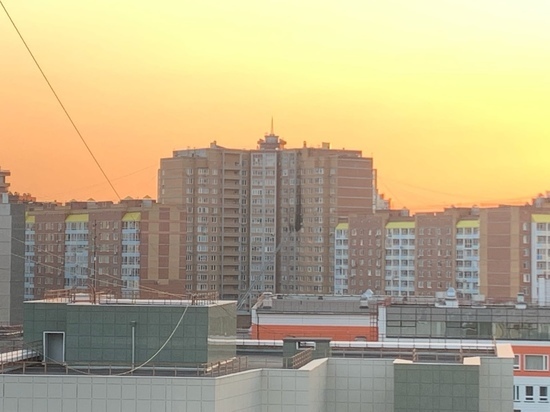 В Красноярске загорелся многоэтажный дом