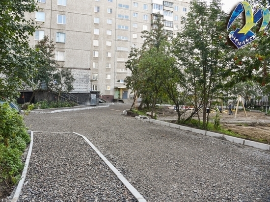 В Мурманске преображается двор на улице Баумана