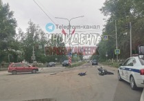В Краснокаменске днем 26 августа на перекрестке улиц Покровского и Строителей произошло ДТП с участием мотоцикла и автомобиля Lada Kalina