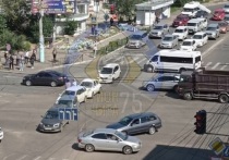 В районе центрального рынка, на перекрестке улиц Бабушкина и Богомягкова в Чите столкнулись пять автомобилей