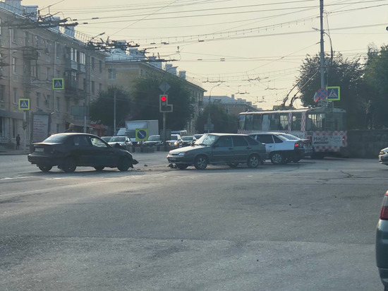 Утром 27 августа из-за ДТП на улице Вокзальной в Рязани образовалась пробка