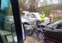 На улице Кирова в Чите образовался автомобильный затор из-за дорожно-транспортного происшествия с тремя иномарками 27 августа