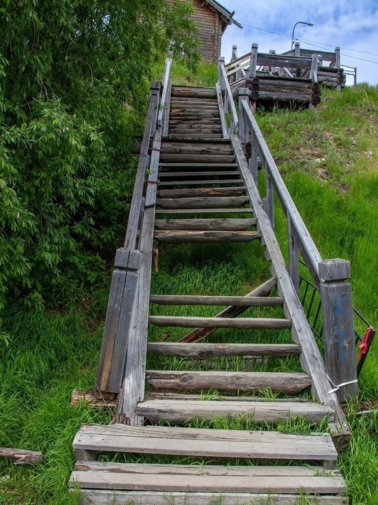 Аварийную лестницу к «Обдорскому острогу» меняют на ее точную копию в Салехарде