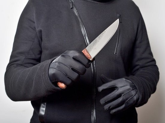 Житель Казани напал с ножом на приятеля бывшей возлюбленной
