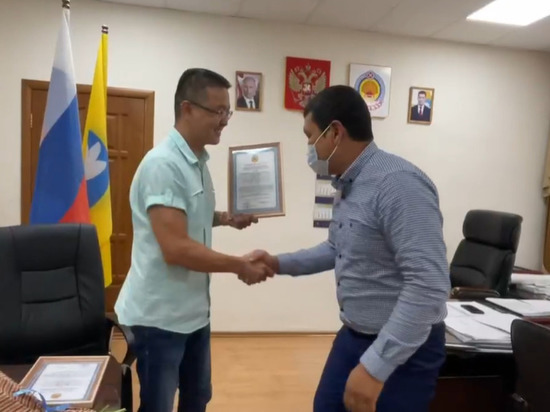 В калмыцком селе молодые семьи получили документы на приобретение жилья