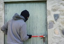 Полицейские в Чите за несколько часов установили подозреваемого в краже вещей и продуктов на сумму 34 тысячи рублей