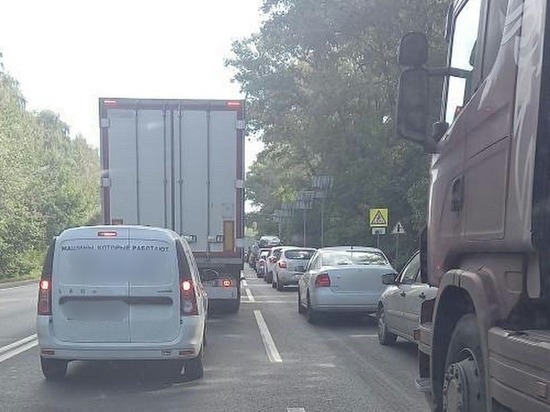В Пензенской области из-за ДТП на трассе образовалась пробка