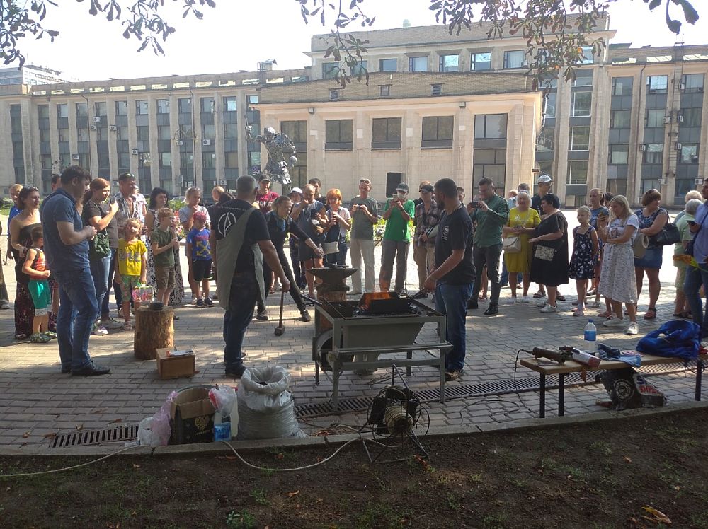 Парку кованых фигур в Донецке 20 лет