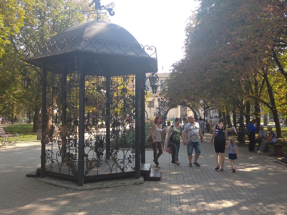 Парк кованых фигур Донецка: волшебство железной красоты на фотографиях