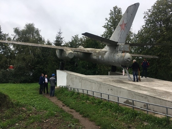 В Кречевицах отреставрируют памятник самолету Ил-28