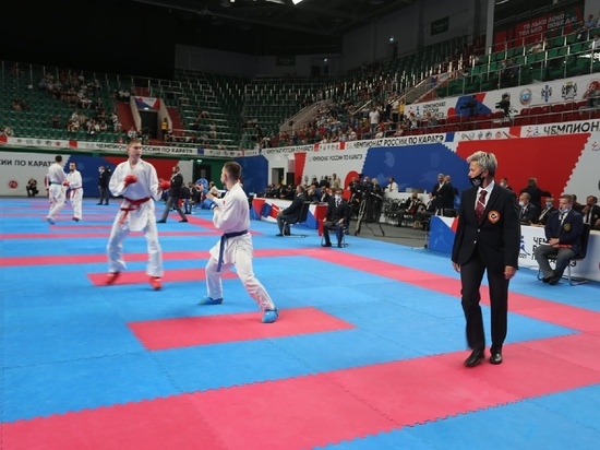 Мастера традиционного каратэ съехались в Новосибирск на чемпионат страны