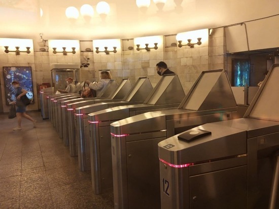 Петербуржцы жалуются на «обдираловку» из-за сбоя работы турникета в метро