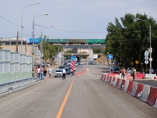 По Милицейскому мосту в Астрахани запустили двухполосное движение