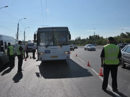 Жителей Омска возили на неисправных автобусах