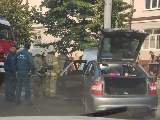В Краснодаре водитель легкового автомобиля наехал на препятствие