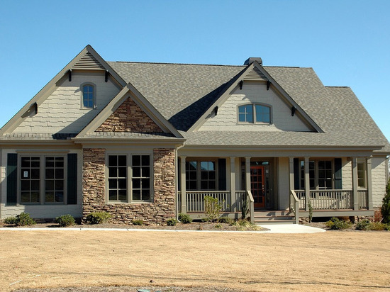 Смолянка потеряла 90 тысяч рублей во время продажи дома мошеннице