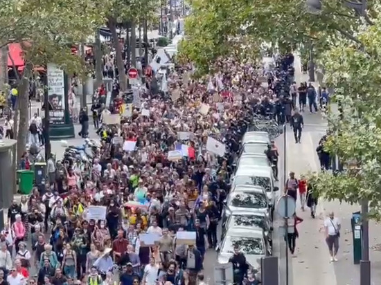 Парижане вышли на протесты в знак солидарности с афганскими женщинами