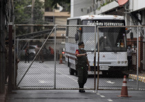 Полиция совершила рейд в тайскую больницу к юго-западу от Бангкока после того, как от одного из сотрудников стало известно, что пациенты с COVID там «устраивают оргии, принимают наркотики и дерутся»