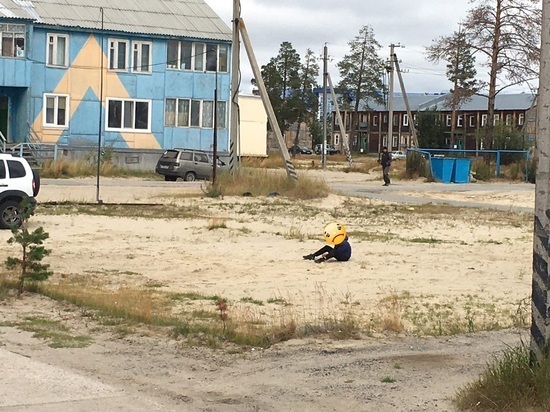 Снесли детскую площадку: вид одинокого мальчика на пустыре расстроил жителя Муравленко