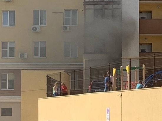 Пять машин выезжали на тушение мусора в доме на улице Вокзальной в Рязани