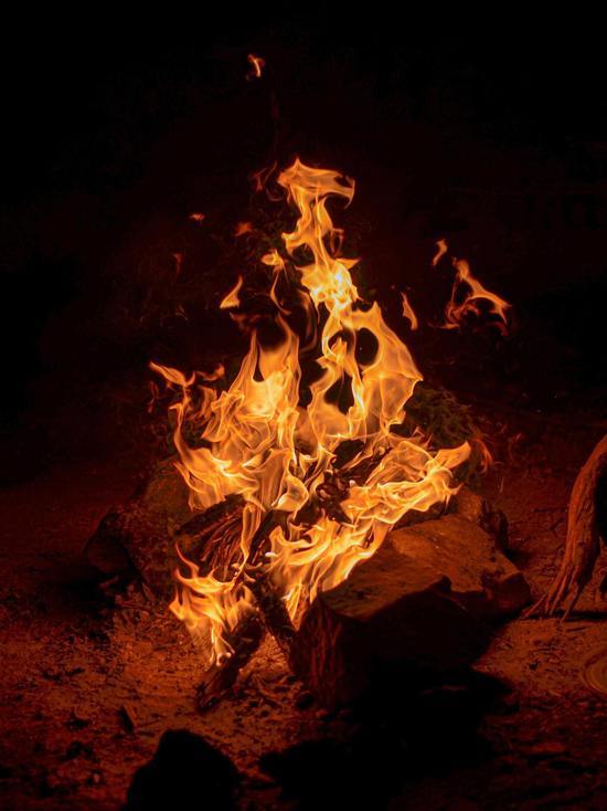 В Росласле в субботу тушили пожар в гараже