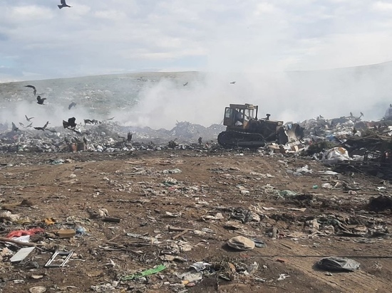 На мусорной свалке  в пригороде Кызыла произошел подземный пожар