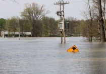 Как сообщает телекомпания CNN, ураган "Ида", обрушившийся на американский штат Луизиана, обратил вспять реку Миссисипи в ее нижнем течении