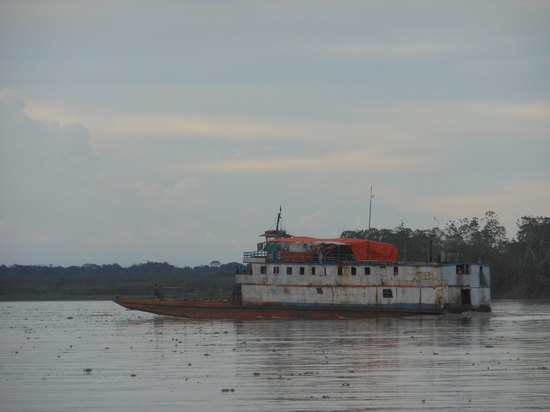 20 погибли, 50 пропали: В Перу столкнулись лодка и корабль