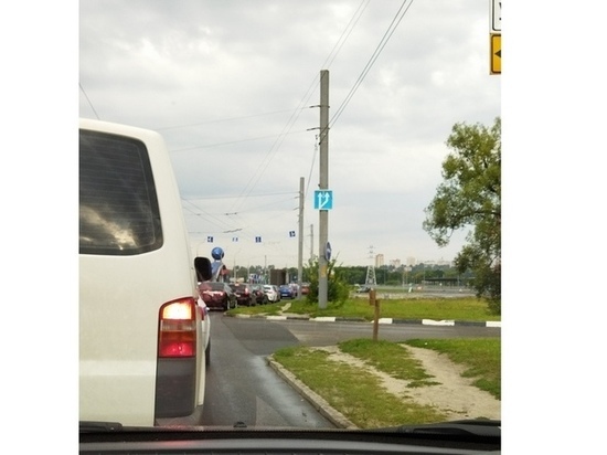 Брянск встал в пробке на выезде из Фоинского района
