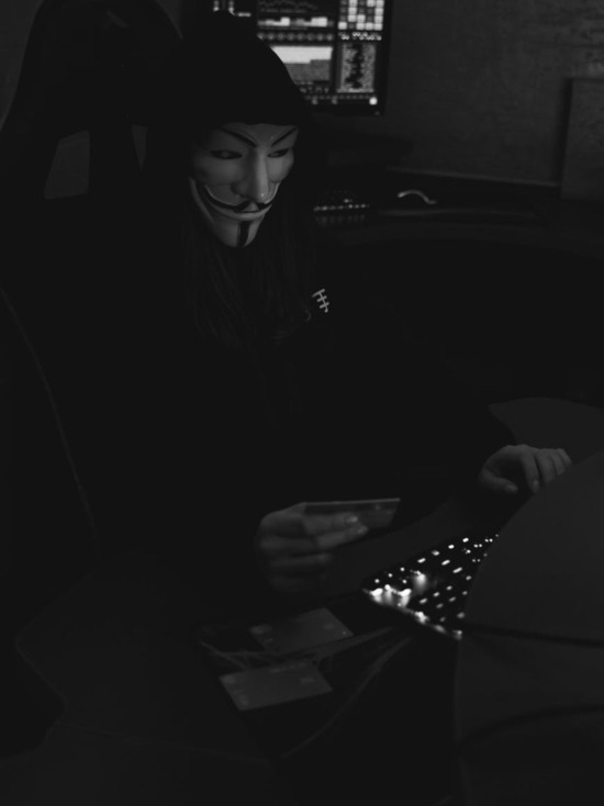 Более полумиллиона рублей потеряла смолянка, поверив дистанционным мошенникам