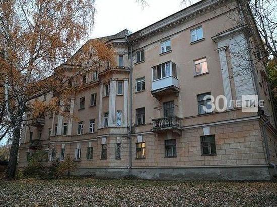Мемориальную доску Кави Наджми и Сарвар Адгамовой открыли в Казани