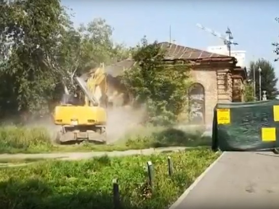 Главу Екатеринбурга обвинили в лукавстве на тему сноса старинного дома