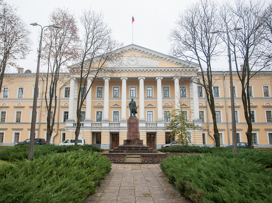 Два заместителя руководителя псковского комитета по образованию оставили свои посты