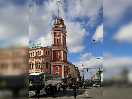 Власти Петербурга пообещали починить сломанные часы на Думской башне