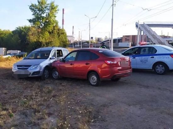 В Уфе дорогу не поделили две легковушки