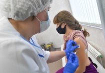 Согласно заявлению Всемирной организации здравоохранения (ВОЗ), повторные прививки от COVID – «не роскошь», а защита уязвимых людей